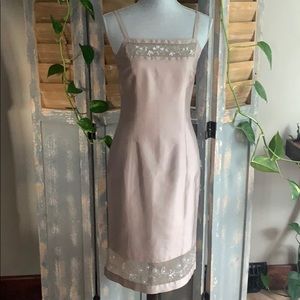 Kaliko 💯% Silk Taupe Sheath Floral sequin Dress🌺